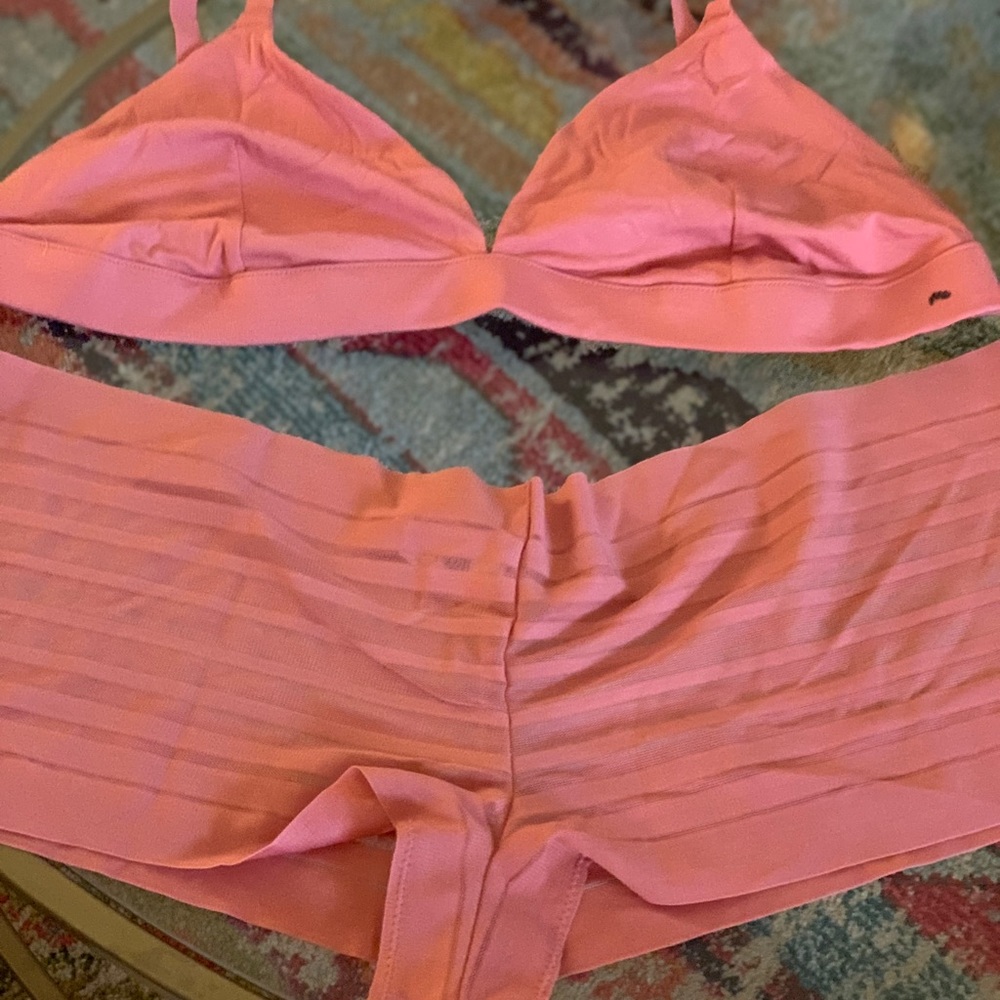 Matching bra/panties from MeUndies